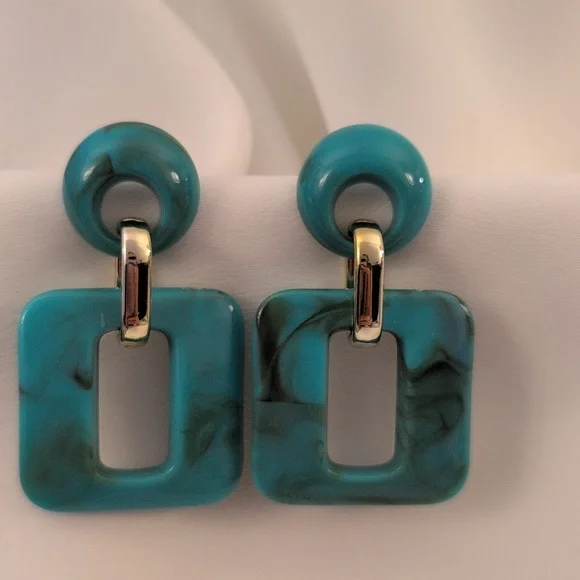 Elegant Turquoise Dangle Earrings - Picture 2 of 8
